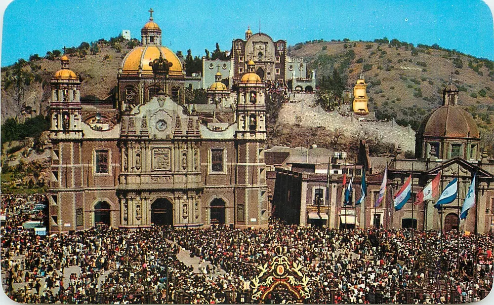 Basílica de Guadalupe — Dia do peregrino — AMMEX ASOCIADOS, S.A. V155 - Frente