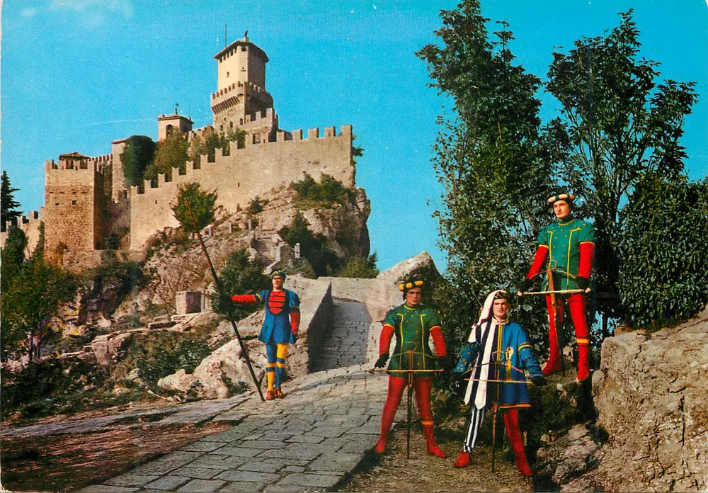 La Rocca con Balestrieri — San Marino — Verlag Courvoisier S.A. Nr. SMA 12 - Vorderseite