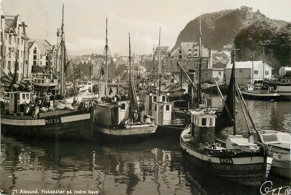 Ålesund. Fischboote im Hafen — Verlag Opp, Nr. 21 - Vorderseite