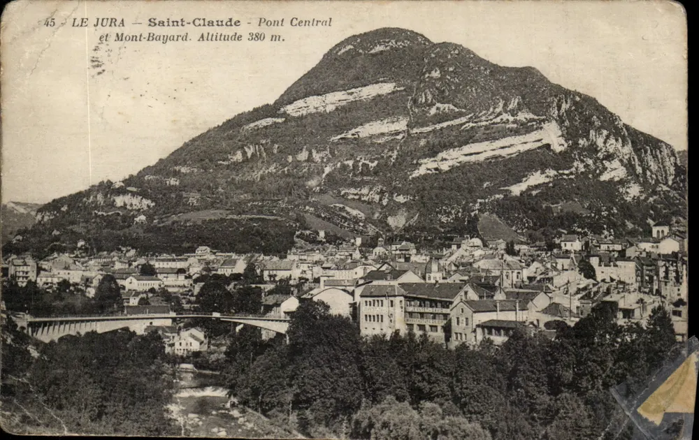 Saint-Claude - Zentralbrücke und Mont Bayard - Höhe 380 m - Vorderseite