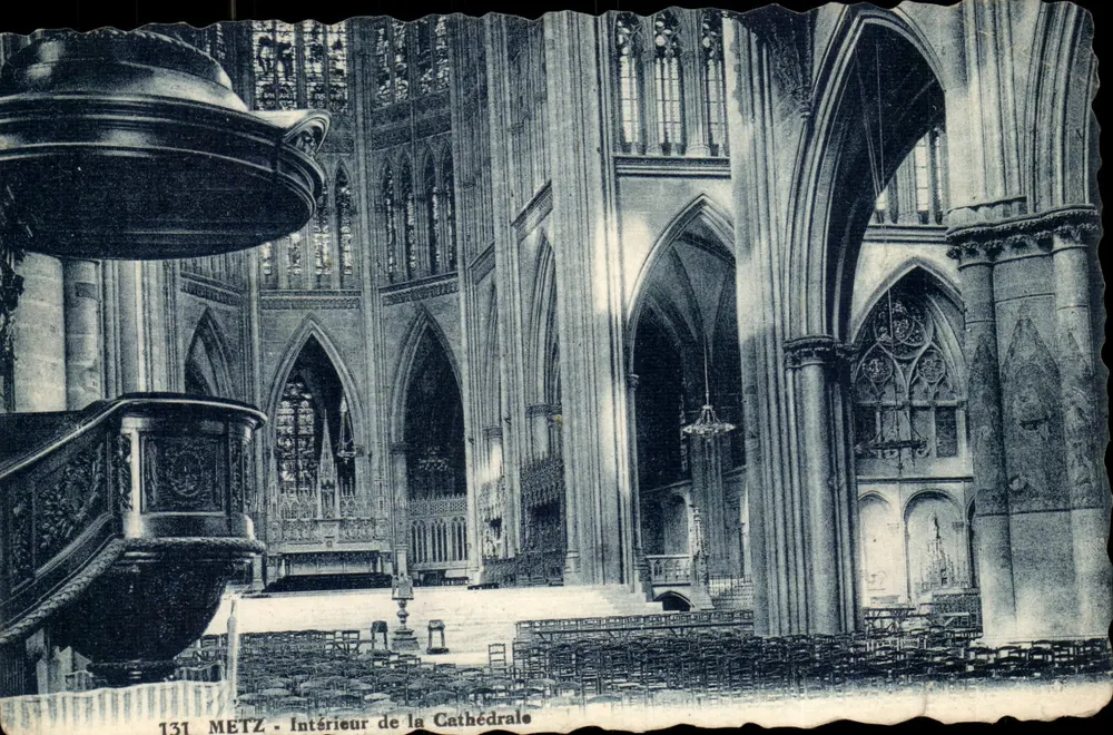 METZ — Wnętrze katedry — Wydawca nieznany, nr serii 131 - Awers