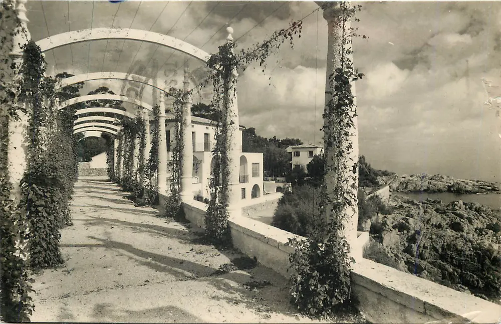 Gepflanzte pergola in S'Agaro — Costa Brava — Verlag Fot. R. Gassó - Vorderseite