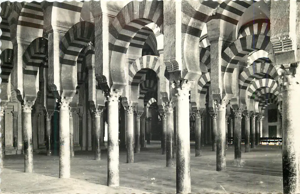 Mesquita de Córdova — Labirinto de colunas — Ed. AISA n°233 - Frente