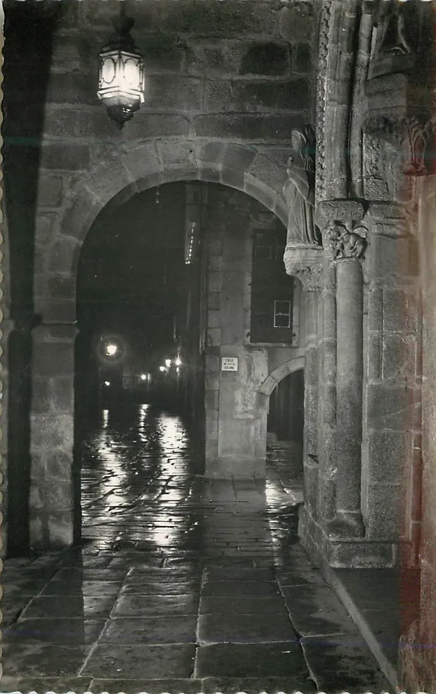 Santiago de Compostela — New Street — Night View — García Garrabella Editions - Front