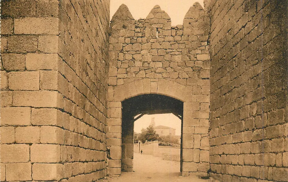 Ávila — जेल के द्वार — L. Roisin, फोटोग्राफी - बार्सिलोना - आगे