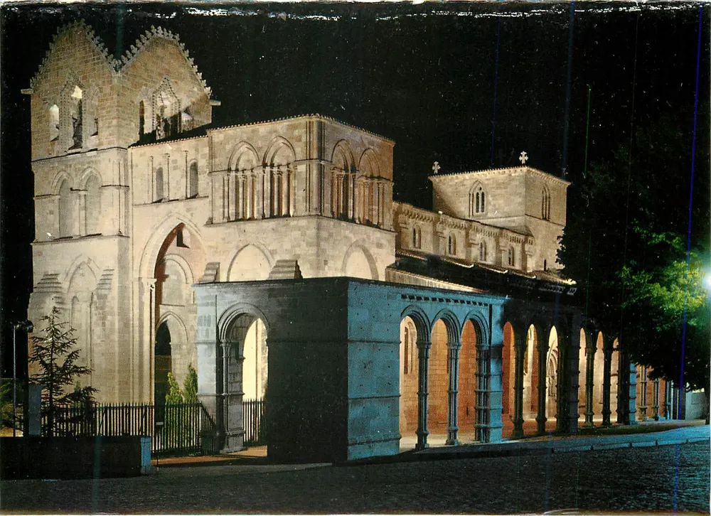 Ávila - Basiliek van San Vicente — nachtgezicht — Garcia Garrabella & Cia. S.R.C. n°34 - Voorkant