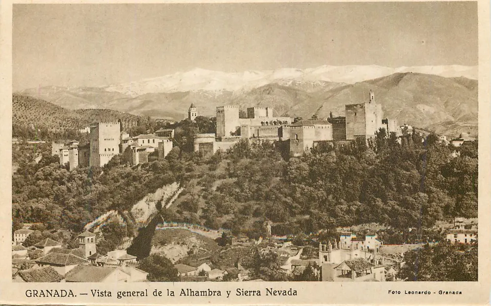 Granada — Allgemeiner Blick auf die Alhambra und Sierra Nevada — Foto Leonardo - Granada - Vorderseite