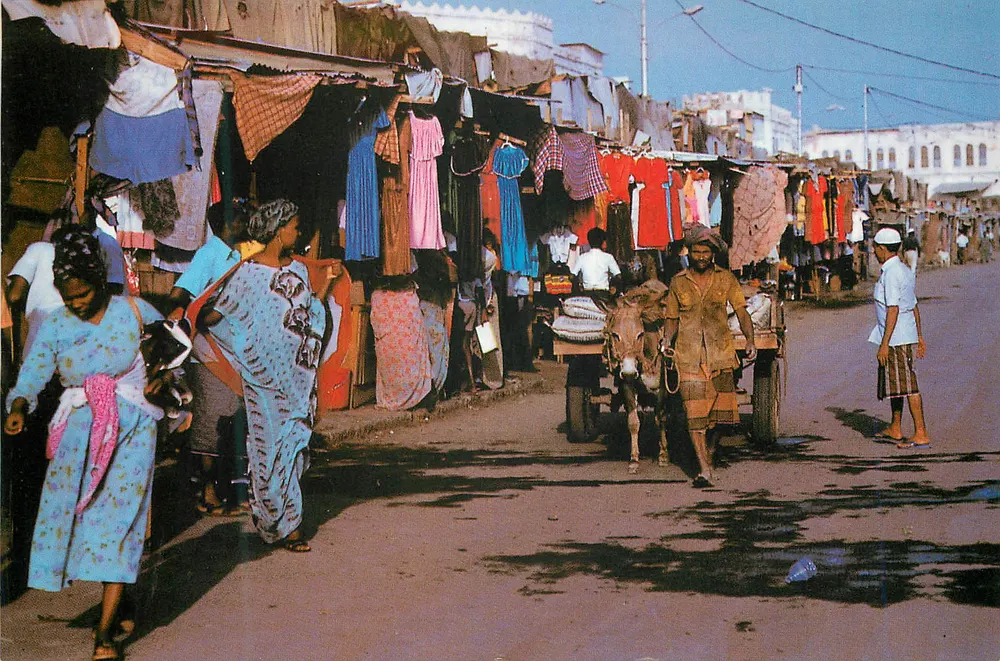जिबूती के बाजार — छोटे दुकानें — जिबूती संपादकीय सोसाइटी - आगे