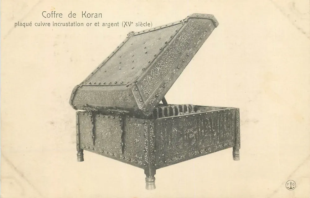 Coffre de Koran — plaqué cuivre, incrustation or et argent (XVe siècle) — F.G. n° 103 - Recto