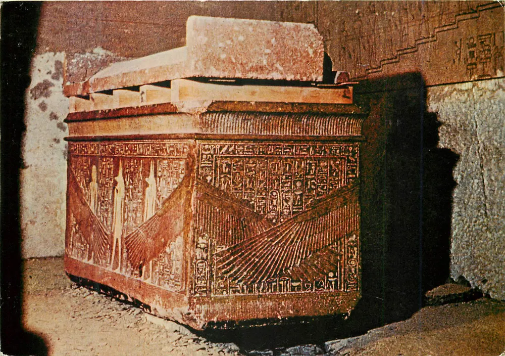 Sarcófago en la tumba de Haremhab — Egipto — Editor K. Lambelet & Co., El Cairo, n°4 - Anverso