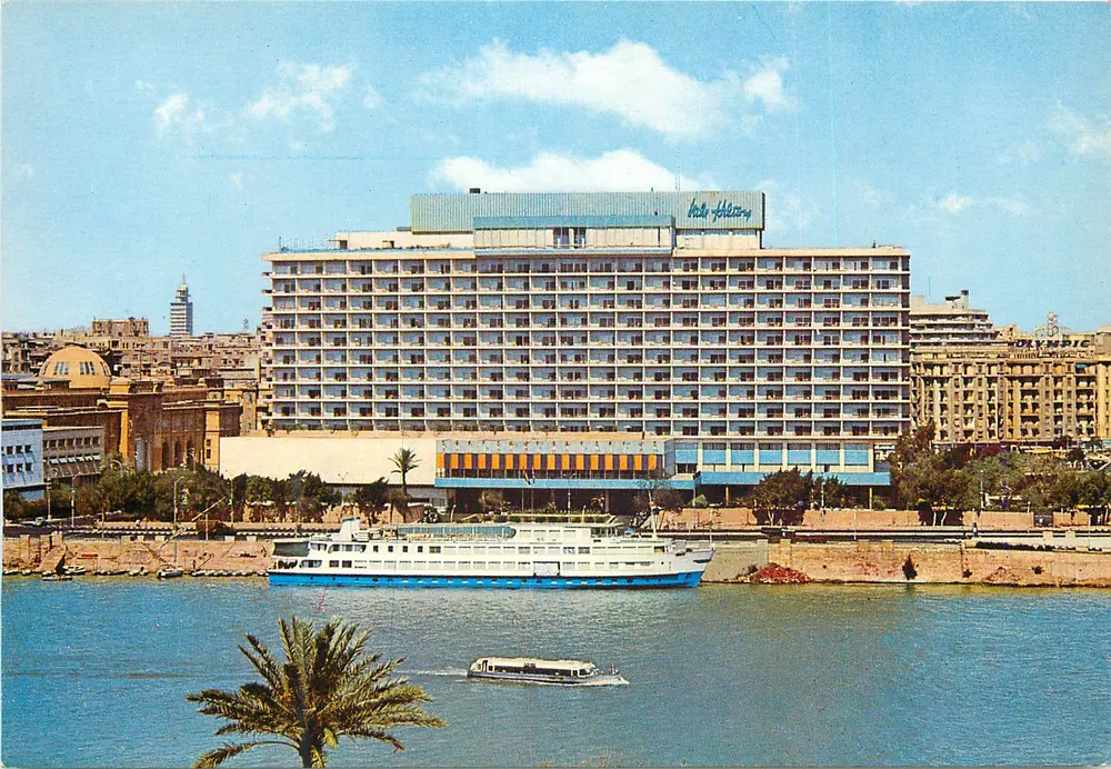 Hilton Hotel und schwimmendes Isis Hotel auf dem Nil — Ägypten - Vorderseite