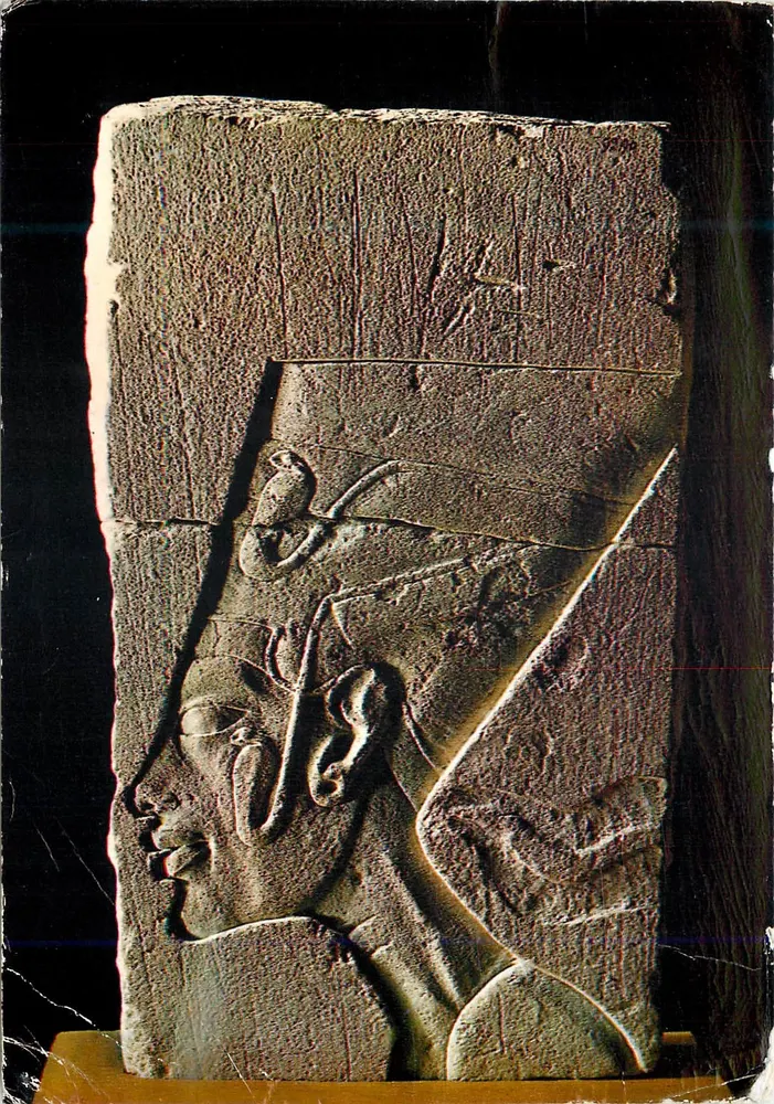 Relief der Königin Nefertiti — Neues Reich — Ägyptisches Museum, Kairo - Vorderseite