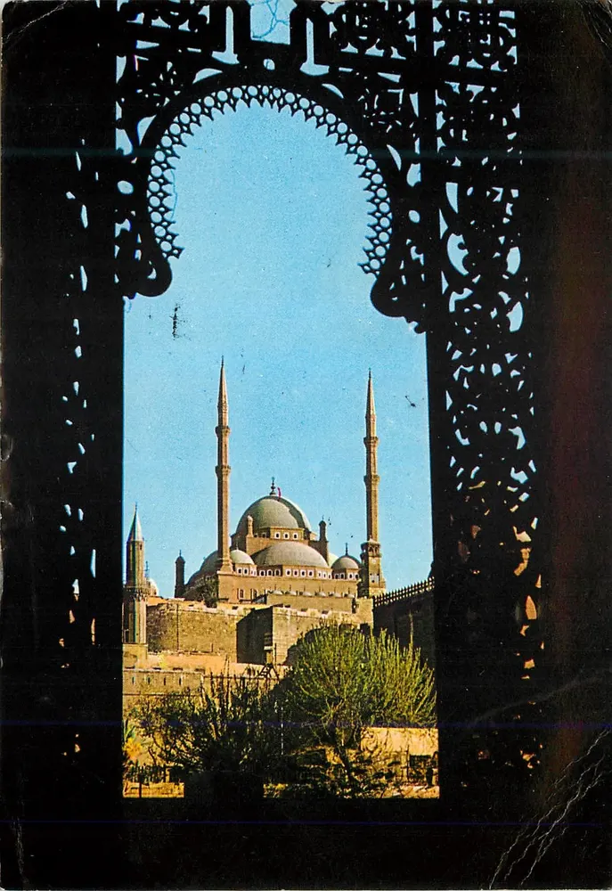Mesquita Mohamed Aly — vista através de um enquadramento decorativo — editada por K. Lambelet & Co., Cairo, n°43 - Frente
