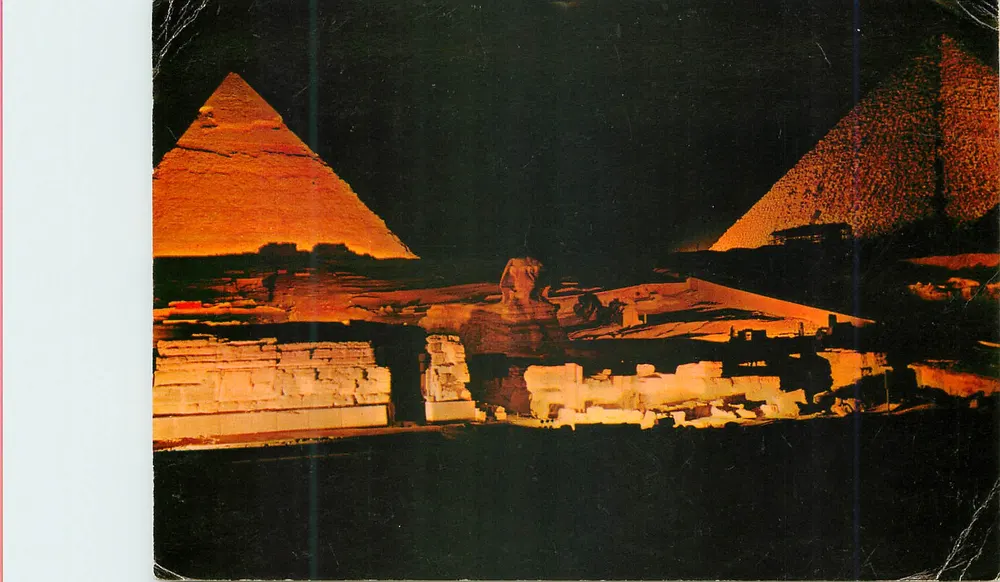 Gizeh — Las Pirámides y la Esfinge iluminadas de noche — K. Lambelet & Co., El Cairo, n° 75 - Anverso