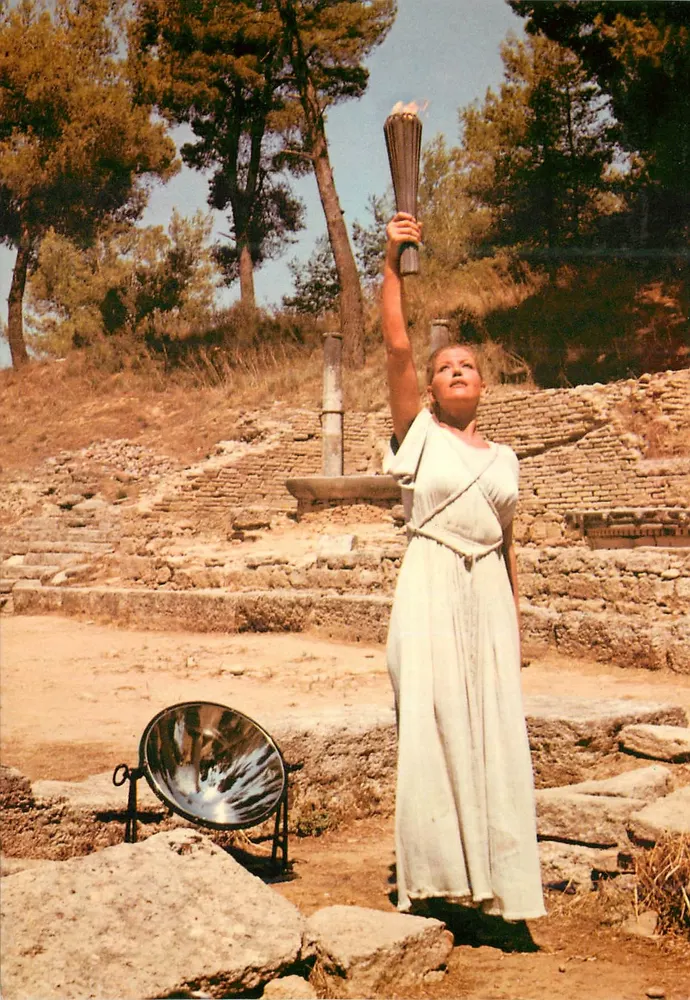Olympia — De Olimpische Vlam — Uitgever: EITZHERI / ATHENE - Voorkant