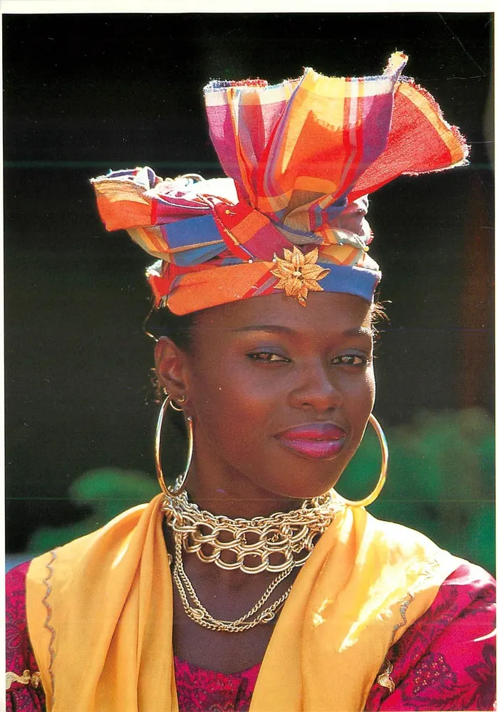 Frau in bunter Kleidung — Guadeloupe — Editions Hoa-qui, n°314 - Vorderseite