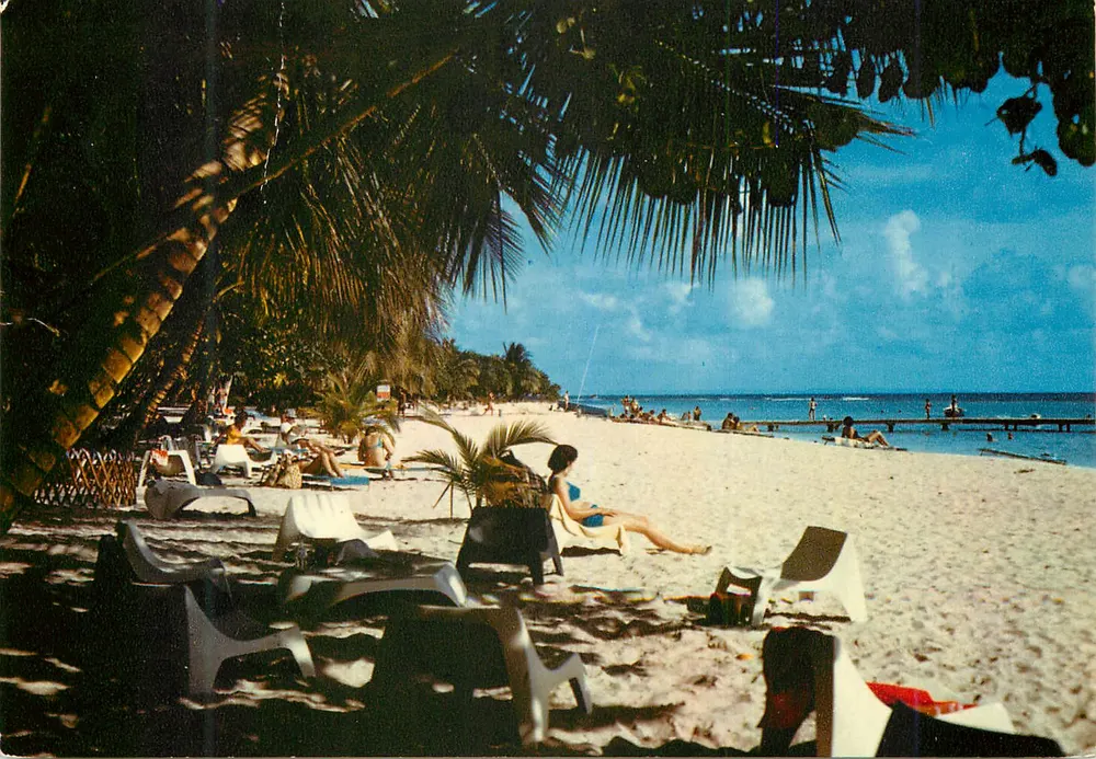 Praia da Caravelle — Guadalupe — Editor Antilles Touristiques, n° 216 - Frente