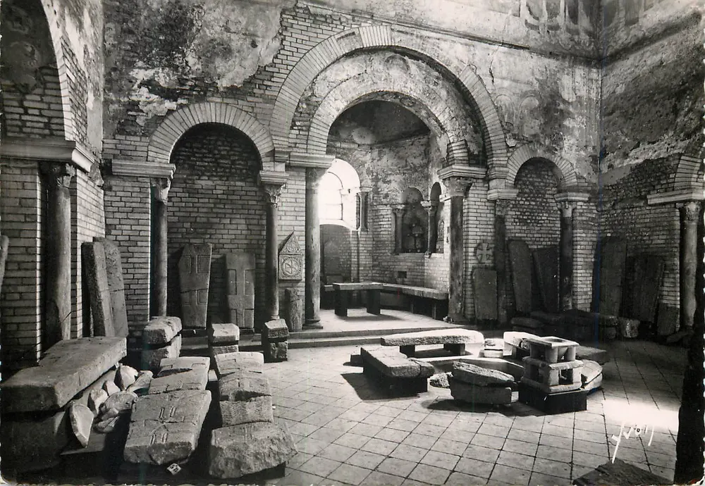 Poitiers (Vienne) — Innenraum des Baptisteriums (5. Jahrhundert) — Das Becken — Les Éditions d'Art, Paris - Vorderseite