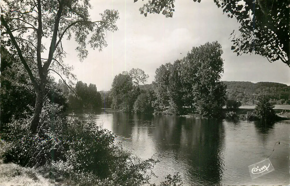 A Vale da Creuse — MAIRE (Vienne) — Foto Combier Macon - Frente