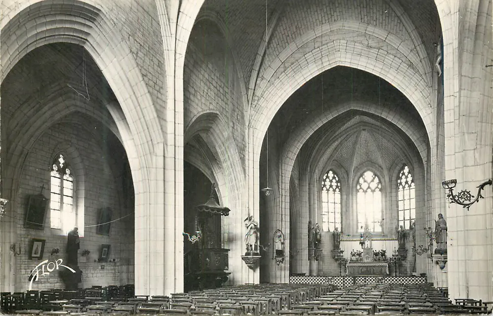 Innenansicht der Kirche Notre-Dame — Mirebeau-en-Poitou (Vienne) — Editions Artisticques Marcelle Carrière - Vorderseite