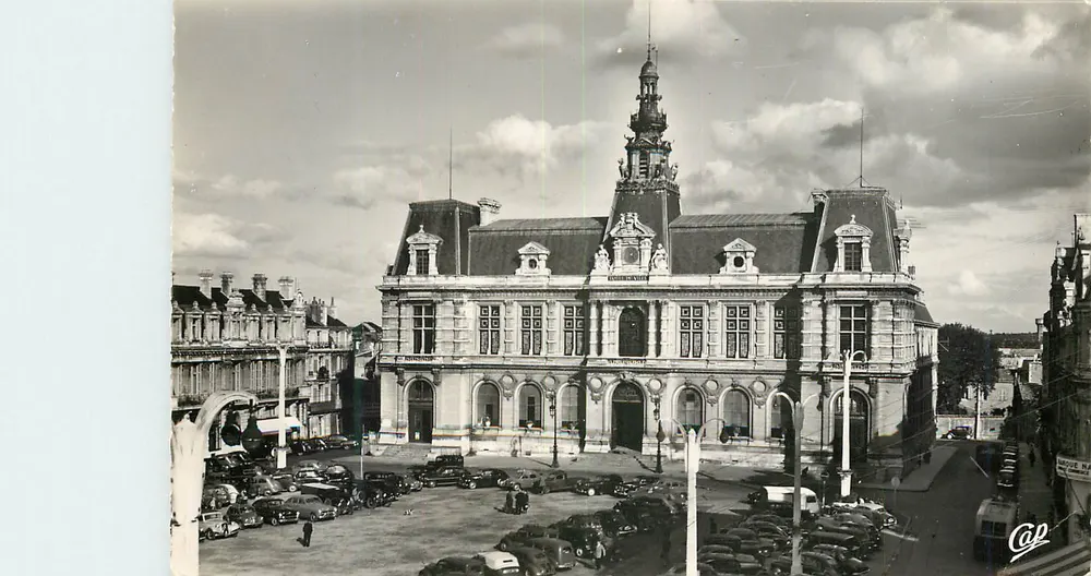 Poitiers — Place de l'Hôtel-de-Ville — Cie des Arts Photomécaniques, 44, rue Letellier, Paris 15e - Vorderseite