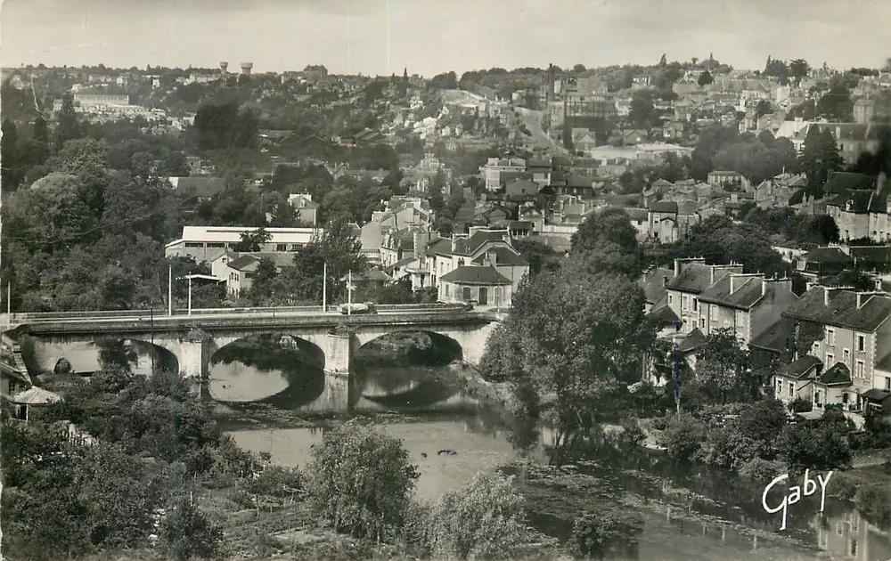 Allgemeiner Blick auf Poitiers — Le Clain und der Pont Neuf — Gaby - Vorderseite