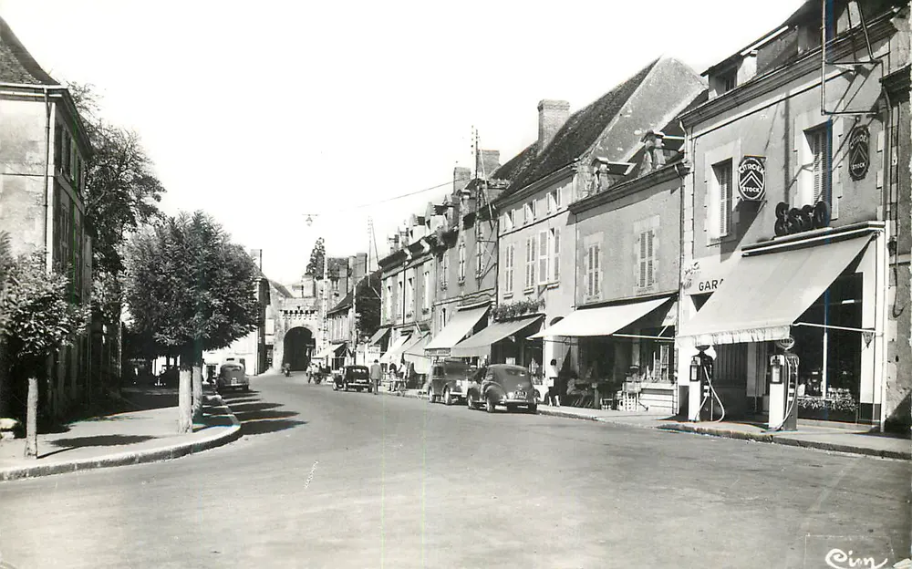 La Roche-Posay-les-Bains — Hauptstraße mit Citroën-Werkstatt — Verlag CIM (S.-et-M.) - Vorderseite