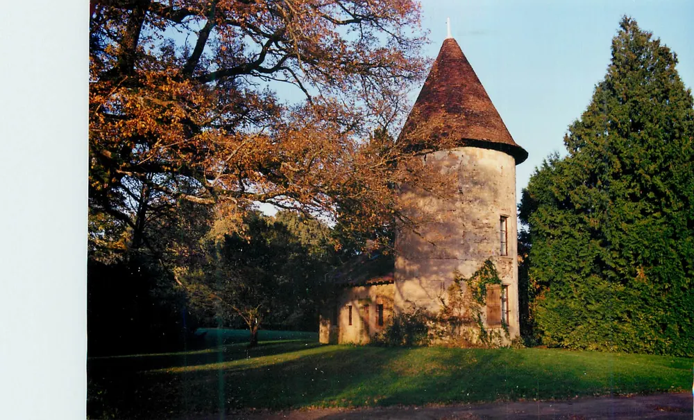 Torre do Castelo de Ligure — Associação do Castelo de Ligure — 87110 Le Vigen - Frente