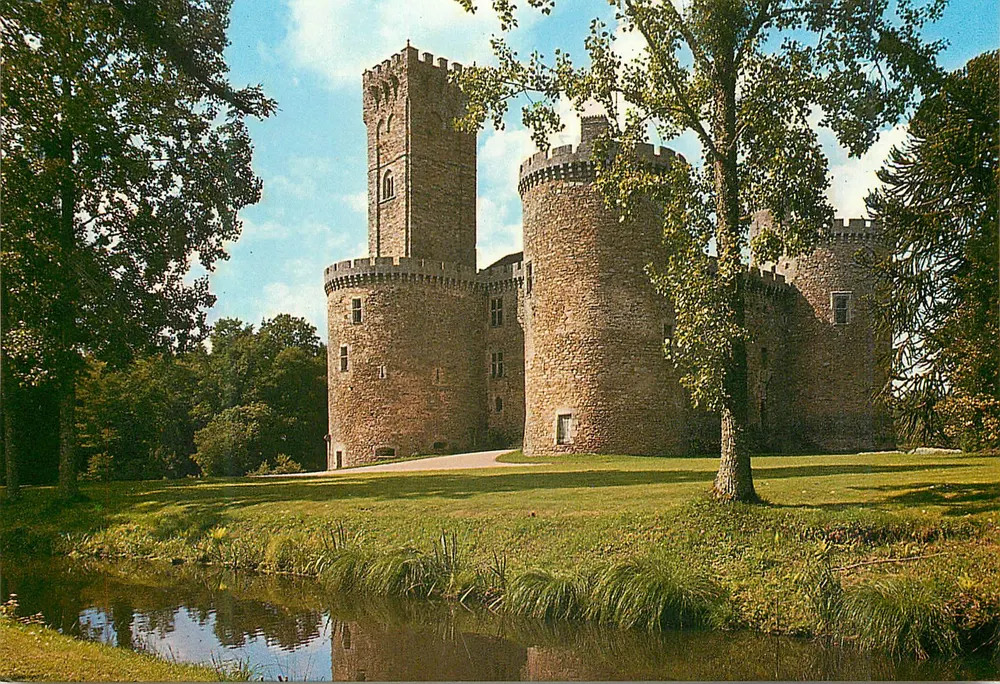 Schloss Montbrun — Festung aus dem 12. und 15. Jahrhundert, fünf runde Türme — Éditions René Bergerac, Nr. 198 - Vorderseite