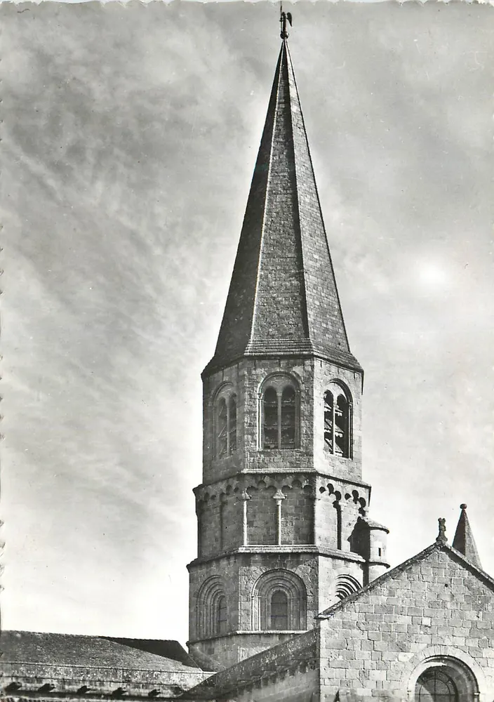 Kollegiate Kirche Saint-Pierre — Schiefer der Kreuzung (60 m) — Photo Zodiaque, Limoges - Vorderseite