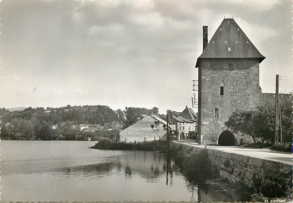 Peyrat-le-Château — Die Turm und eine Ecke des Sees — Éditions La Cigogne - Vorderseite