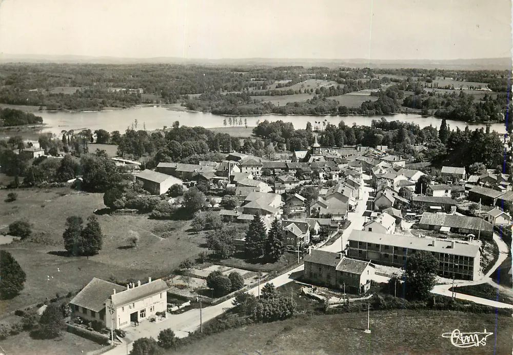Cieux (Haute-Vienne) — Allgemeiner Blick auf das Dorf und den See — Oradour-sur-Glane, Verlag CIEUX IMP. MACON - Vorderseite