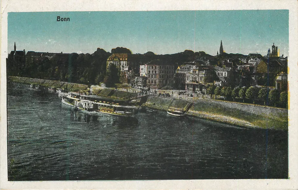 Bonn — vista do rio Reno com barco — editor não visível - Frente