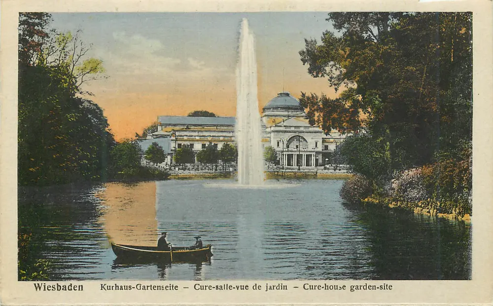 Wiesbaden — Lado do Jardim do Kurhaus — editor Kunst's Boogaart, n° 678 - Frente