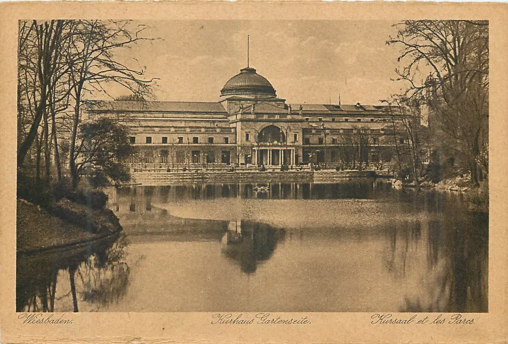 Wiesbaden: Kurhaus Gartenseite — Vista do Kurhaus e dos Parques - Frente