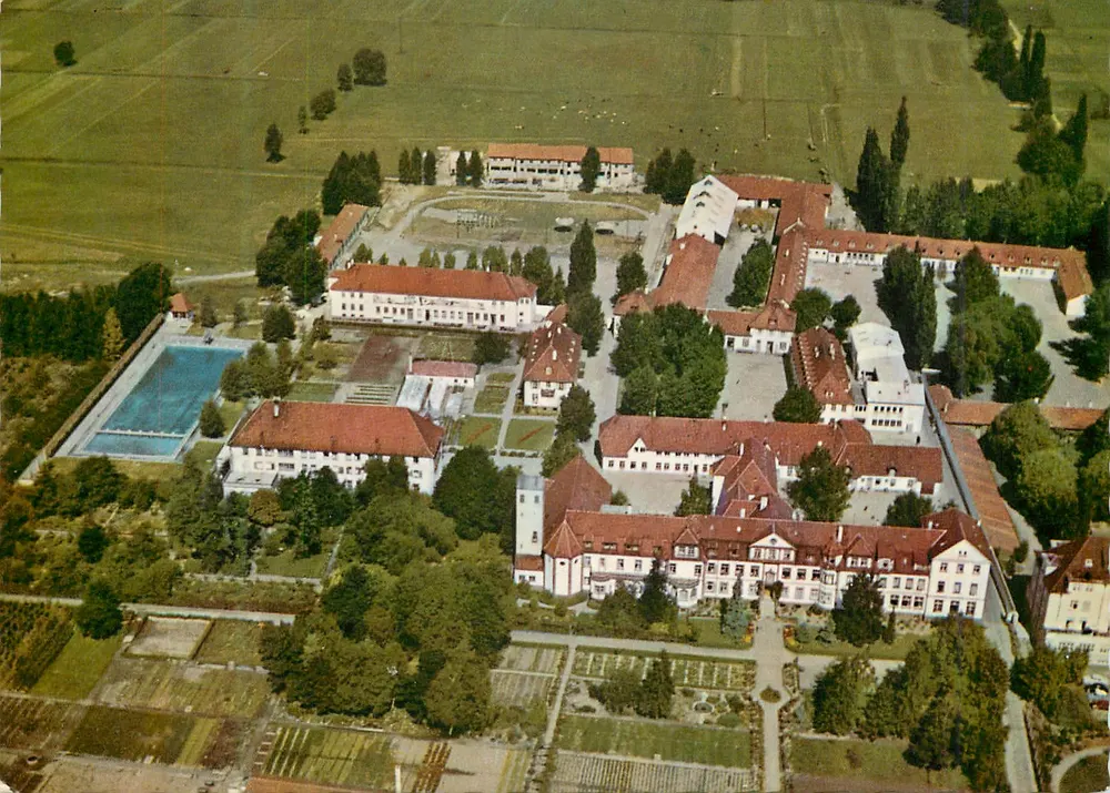 Campus der Einrichtung Jugendwerk St. Josef in Landau (Pfalz) — 60. Jubiläum der Kunstanstalt KG Cramers — Verlag Cebade - Vorderseite