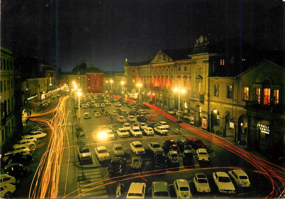 Piazza Chanoux — noite — Ed. Enrico Giovanni - Ivrea - Frente
