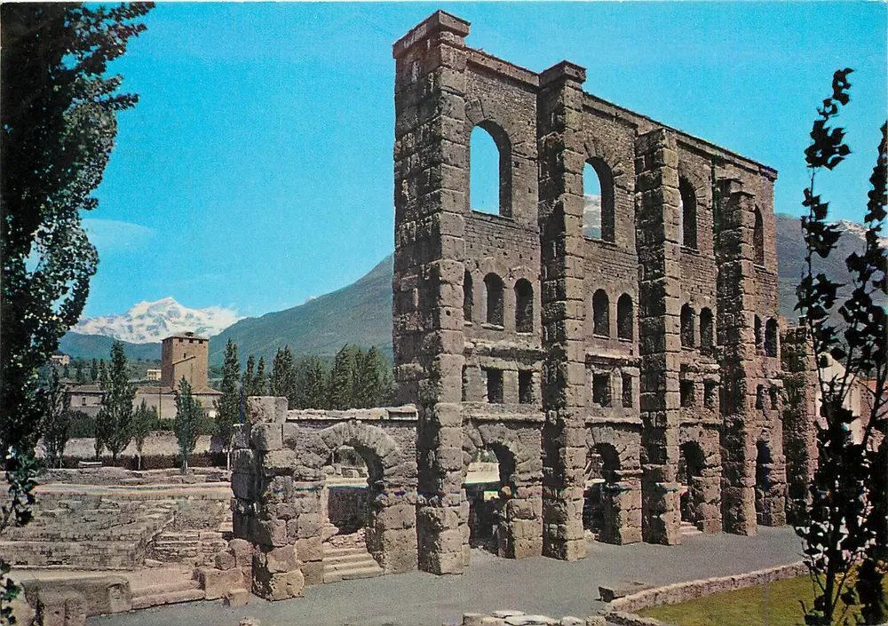 Aosta - Ruinen des römischen Theaters — Argentière, Haute-Savoie - Vorderseite
