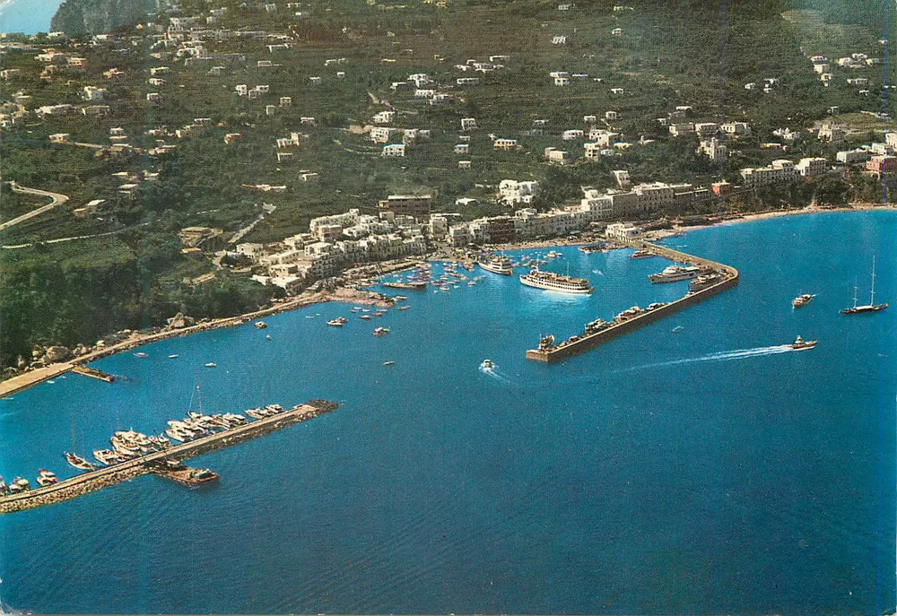Capri — Luftbild von Marina Grande und dem Hafen — Interdipress, Napoli - Vorderseite