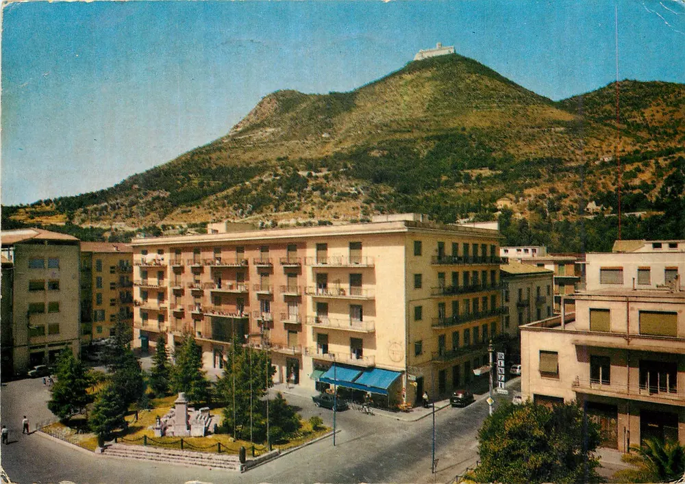 Cassino — Piazza De Gasperi — editor Multigraf Terni, n° 122 - Frente