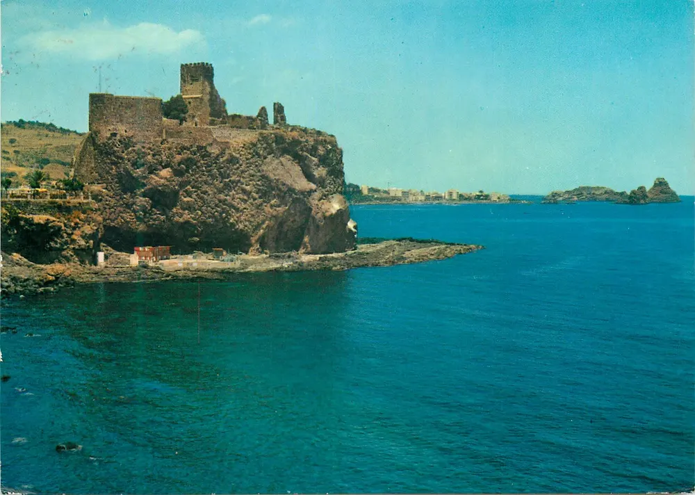 Aci Castello e Faraglioni — Catânia — A.G.M. s.p.a. - Frente
