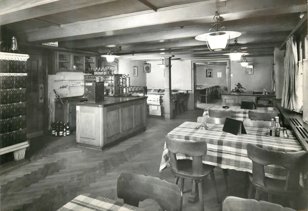 Innenraum einer Wirtshaus — Bertschikon (Aatal) — Wirtshaft «Zur alten Post» - Vorderseite