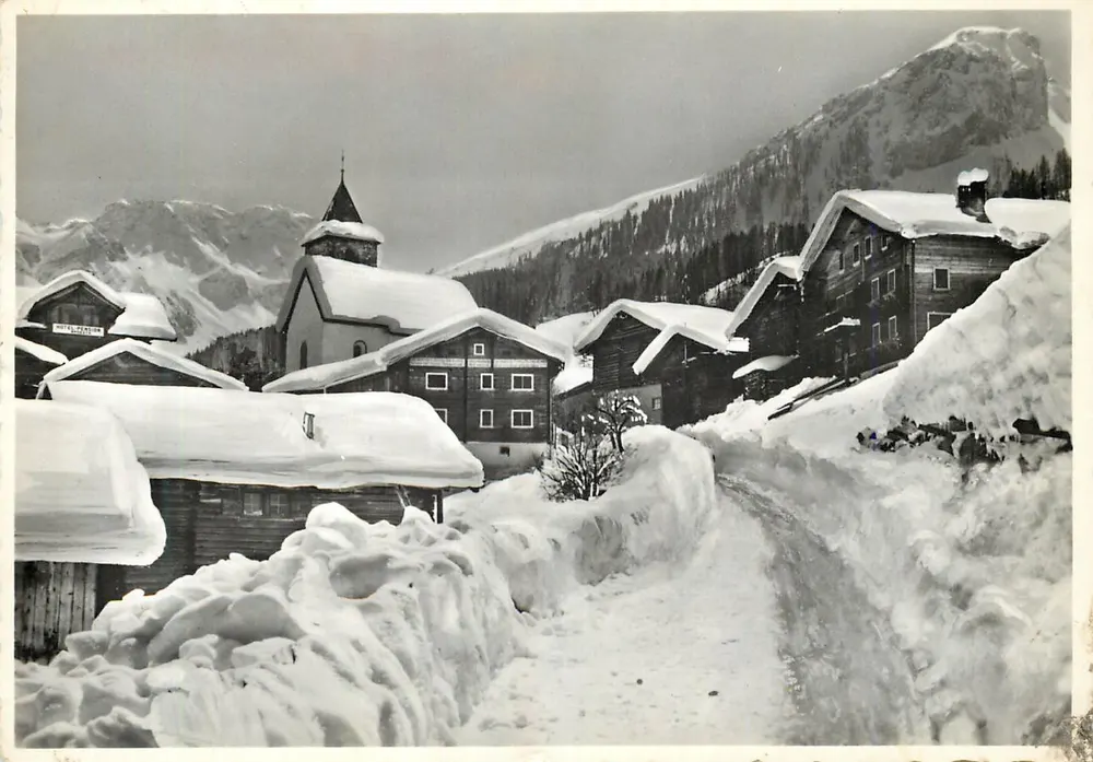 Tschieritschen — aldeia nevada com igreja — Photo & Verlag A. Schiess, Tschieritschen, série 120 - Frente