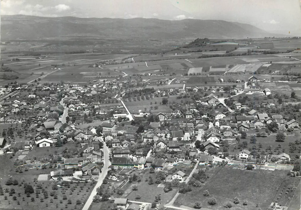 Chavornay e o Jura — Vista aérea — Foto-Edição A. Deriaz, Baulmes - Frente