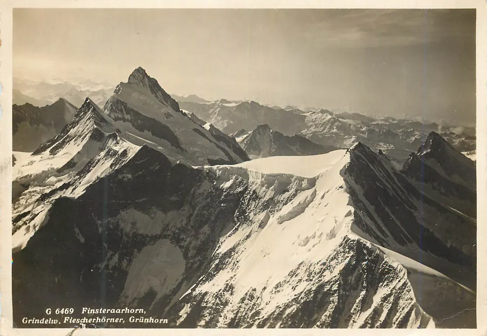 Finsteraarhorn, Fiescherhörner, Grünhorn — vista alpina — Franco-Suisse, Edição fotográfica Berne, n° G 6469 - Frente