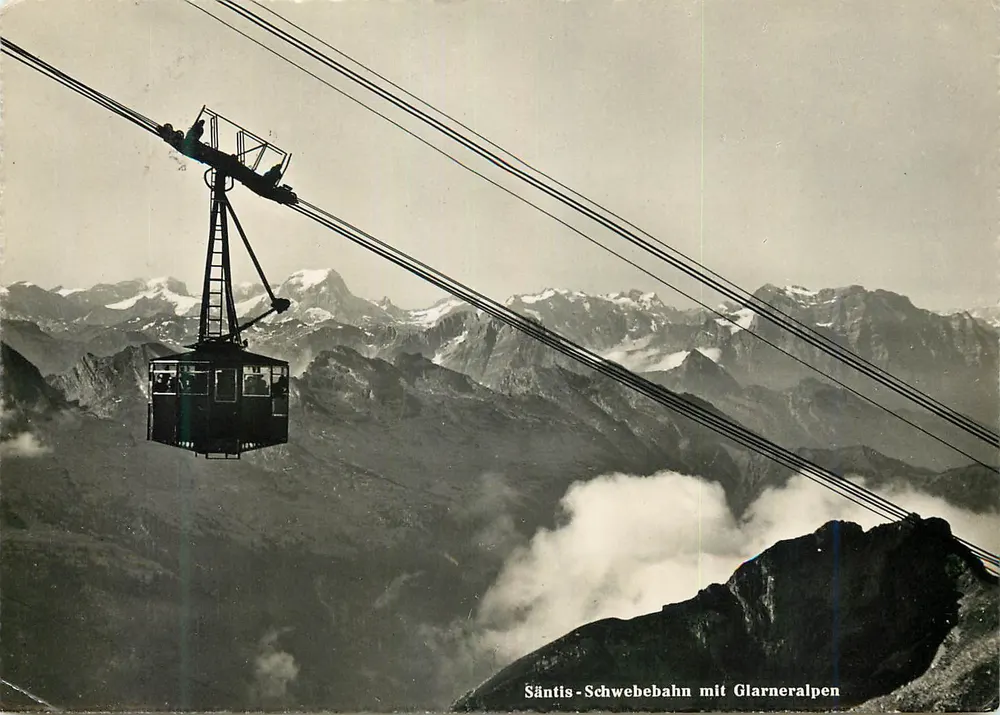 Säntis-Schwebebahn com Glarneralpen — montanhas nevadas e cabos de suspensão — Photoglobe-Wehrli A. G., Zurique - Frente