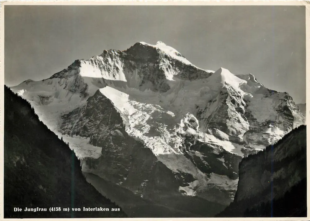 जंगफ्रौ (4158 मीटर) — इंटरलैकन से दृश्य — जे. गैबरेल ए.जी., फोटो-वर्लाग, थलविल, संख्या 9986 - आगे