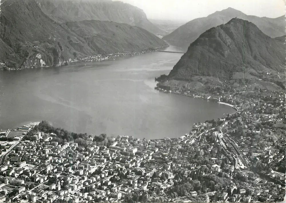 Lugano com o Monte S. Salvatore — Vista aérea — Swissair Photo AC, Zürich - Frente
