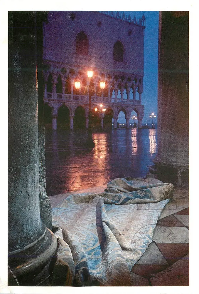 Place Saint-Marc em Veneza — noite chuvosa — editor desconhecido, número de série não visível - Frente