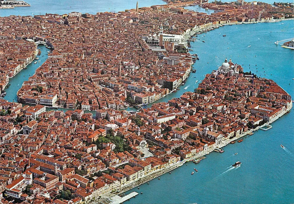 Veneza — vista aérea — Conc. S.M.A. 207/68 - Fot. 09577 - Frente